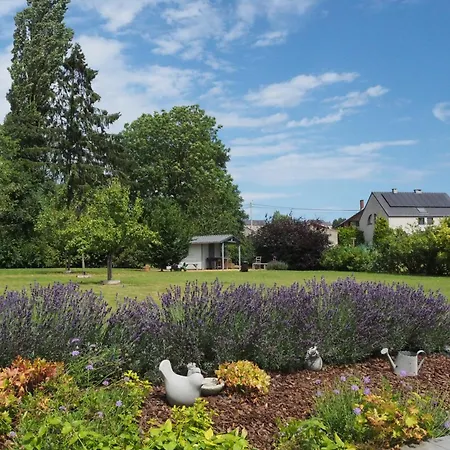 Couette Et Fourchette-gite-jacuzzi Et Jardin A Maredsous